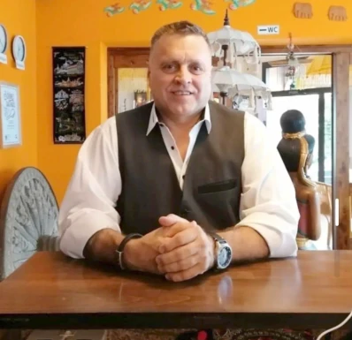 <span>Bernd, 65</span>&nbsp;<span style='width: 25px; height: 16px; float: right; background-image: url(/bitmaps/flags_small/DE.PNG)'>&nbsp;</span><br><span>Freiburg, Allemagne</span>&nbsp;<input type='button' class='joinbtn' style='float: right' value='JOIN NOW' />