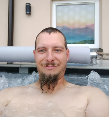 <span>Sebastian, 38</span>&nbsp;<span style='width: 25px; height: 16px; float: right; background-image: url(/bitmaps/flags_small/DE.PNG)'>&nbsp;</span><br><span>Schongau, Deutschland</span>&nbsp;<input type='button' class='joinbtn' style='float: right' value='JOIN NOW' />