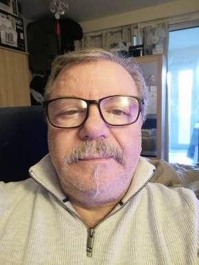 <span>Gaetano, 67</span>&nbsp;<span style='width: 25px; height: 16px; float: right; background-image: url(/bitmaps/flags_small/UK.PNG)'>&nbsp;</span><br><span>Feltham, Großbritannien</span>&nbsp;<input type='button' class='joinbtn' style='float: right' value='JOIN NOW' />