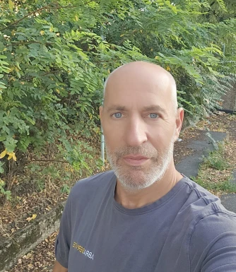 <span>Andreas, 59</span>&nbsp;<span style='width: 25px; height: 16px; float: right; background-image: url(/bitmaps/flags_small/DE.PNG)'>&nbsp;</span><br><span>Dusseldorf, Deutschland</span>&nbsp;<input type='button' class='joinbtn' style='float: right' value='JOIN NOW' />